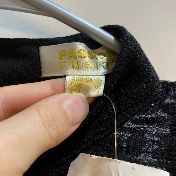 Gorgeous lace bodysuit Sz 8 - Picture 2 of 7